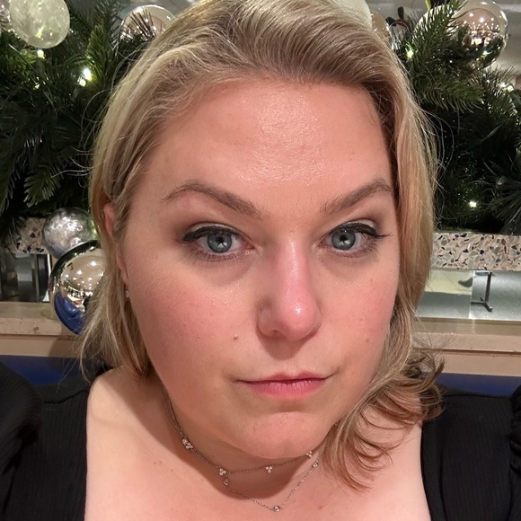 Meet your Posher, Jessica - Picture 1 of 1